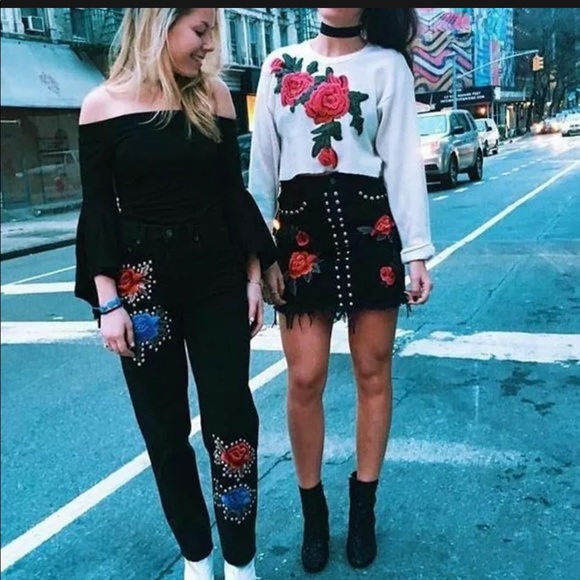 LF- Furst Of A Kind: Women's Long Sleeve Knit Crop Tee Ivory Rose - Picture 4 of 8